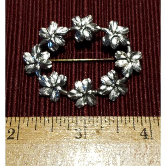 Vintage Unsigned Sterling Silver Oval Floral Metal Brooch/Pin - Picture 6 of 6